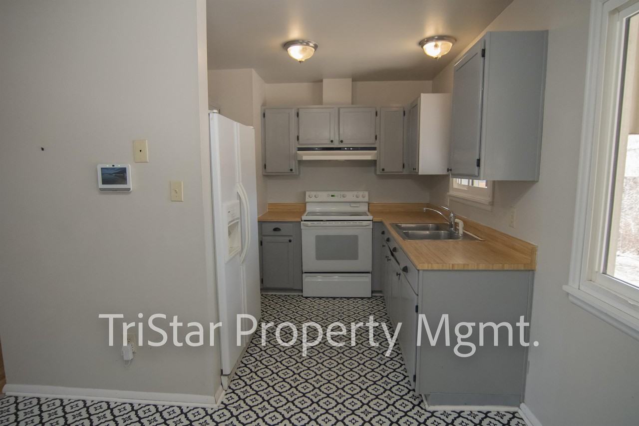 3413 Greenwood Cir #1 - Photo 5 of 11