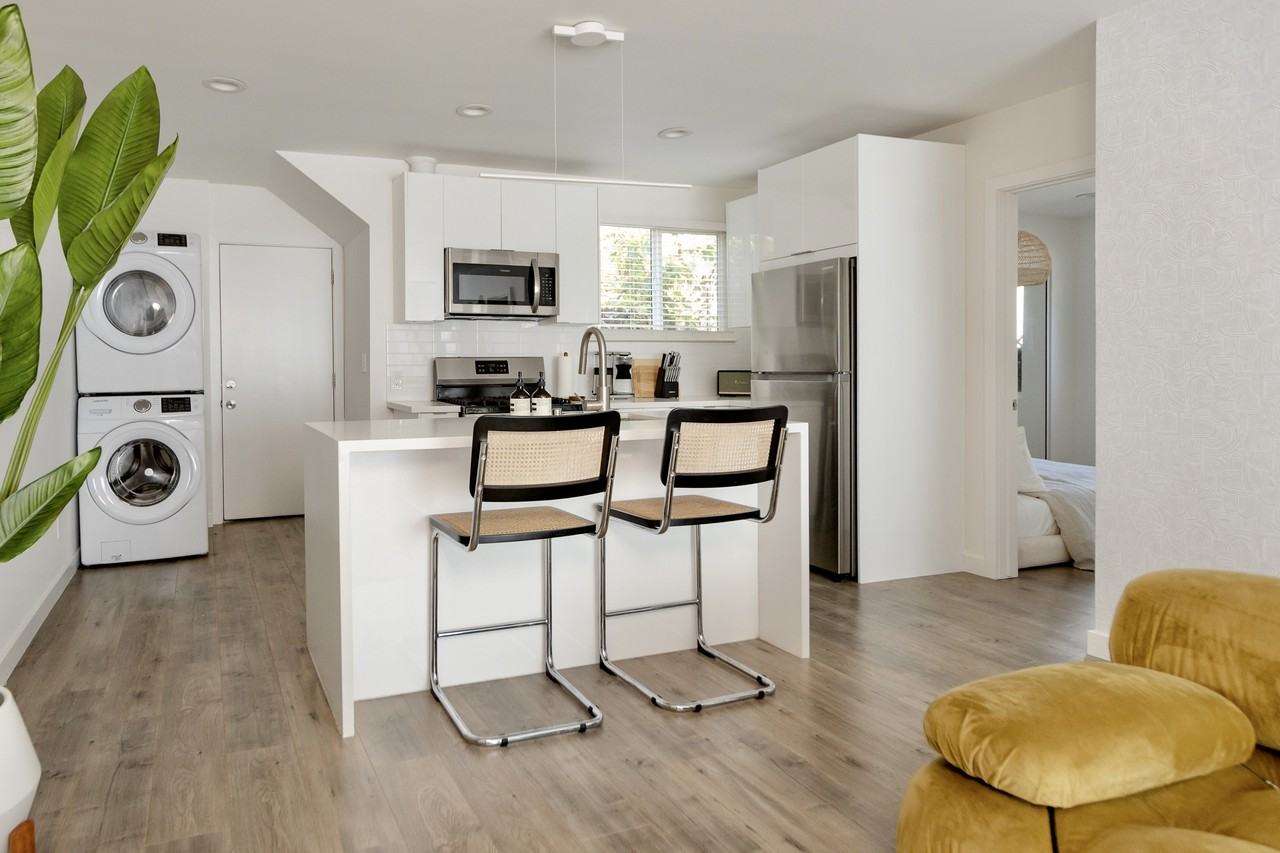 628 North Orange Drive #628 - Photo 2 of 11