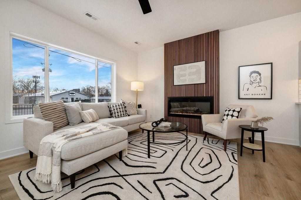 6501 Hickman Rd - Photo 3 of 20