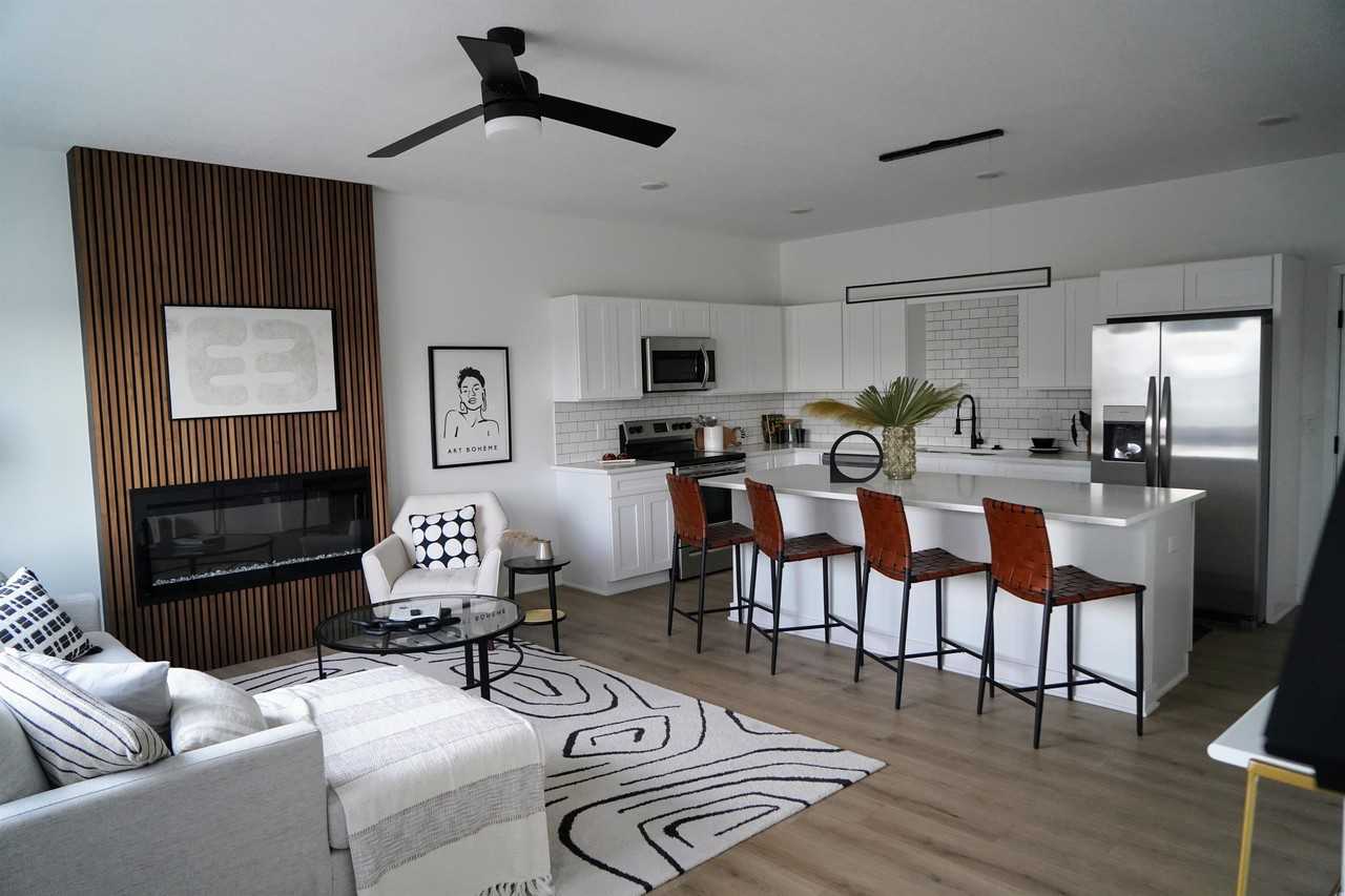 6501 Hickman Rd - Photo 6 of 20