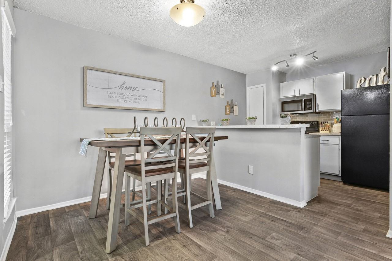 TwentyOne15 - Photo 4 of 30