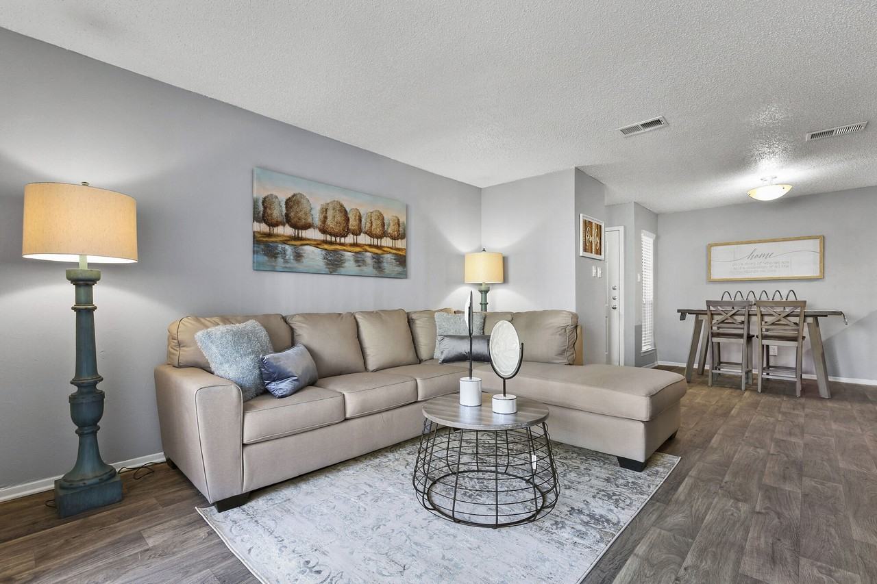 TwentyOne15 - Photo 5 of 30