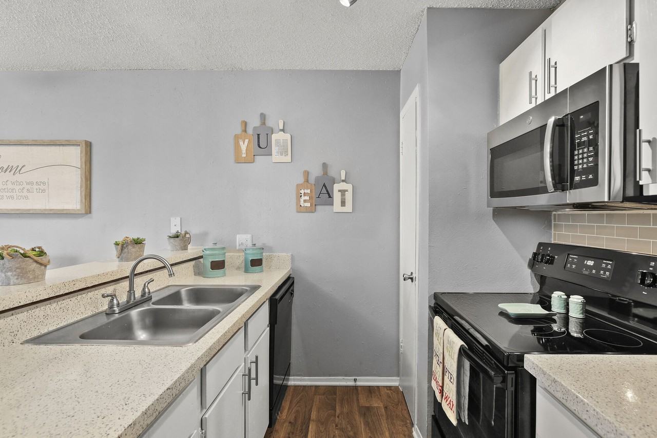 TwentyOne15 - Photo 7 of 30