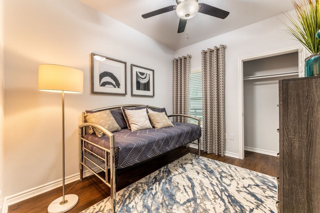 Lakebridge Apartments - Photo 6 of 77