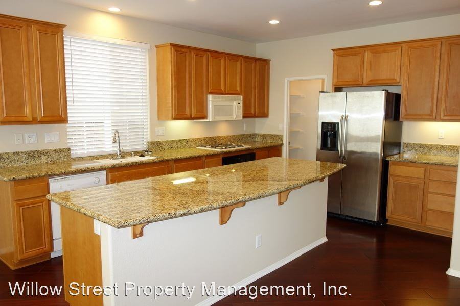 45813 Klamath Ct - Photo 3 of 13