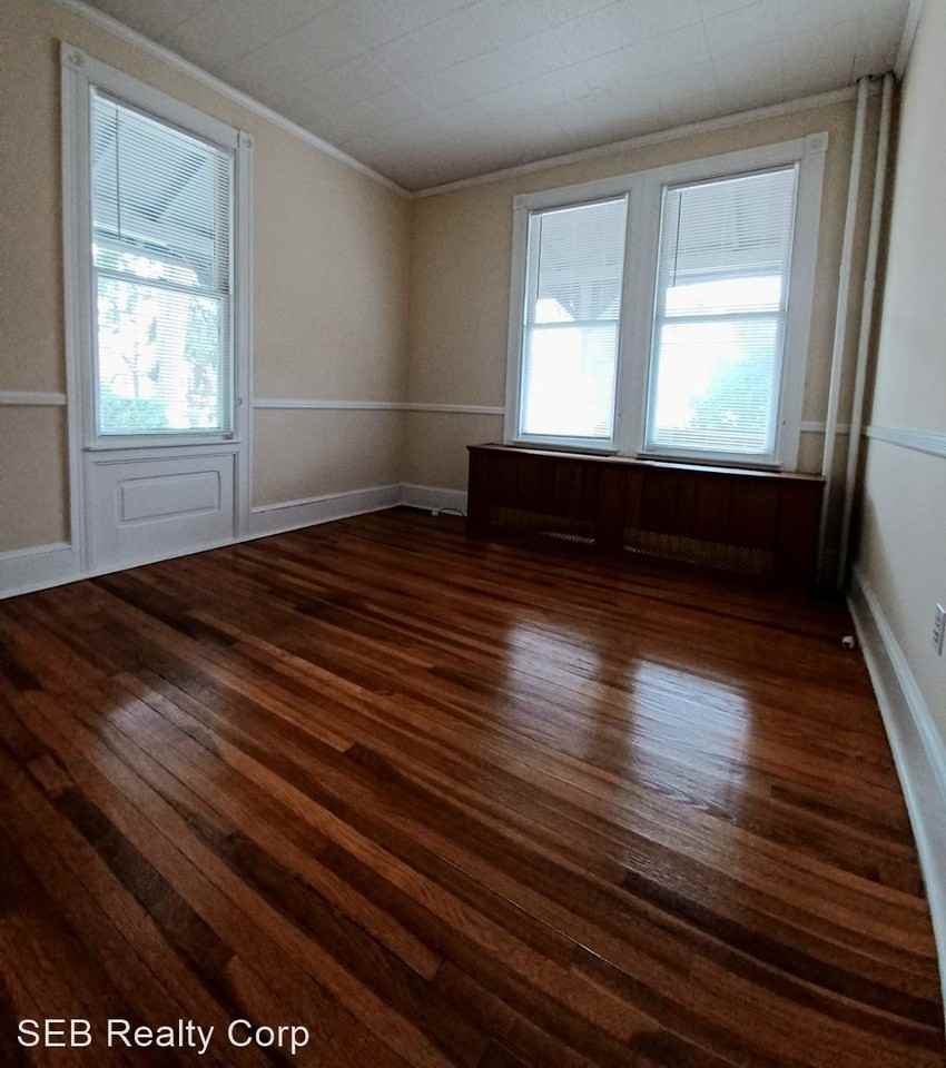 272 Kings Highway East - Photo 3 of 12