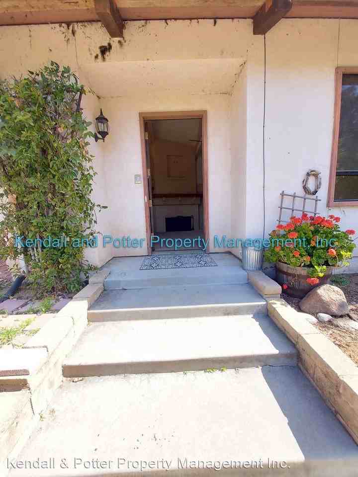 750 Del Valle - Photo 3 of 32