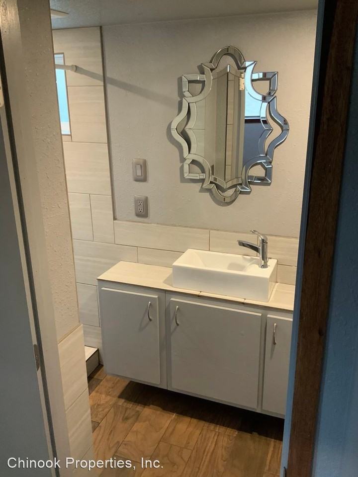 1610 Riverview - Photo 2 of 17