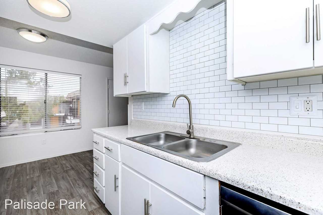Palisade Park Apartments 3001 N Black Canyon Hwy, Phoenix, AZ 85015