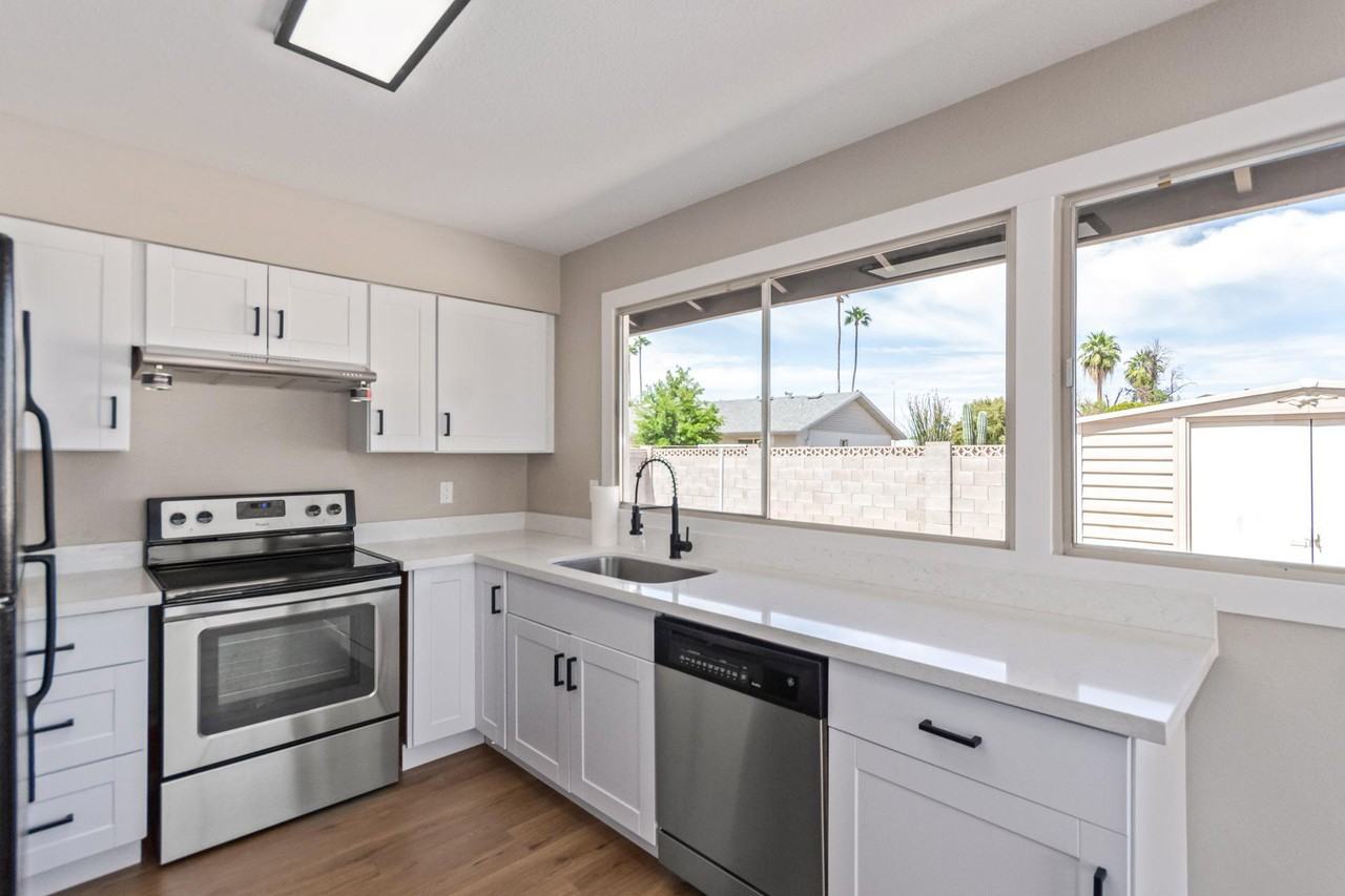 E Fremont Dr - Photo 6 of 12