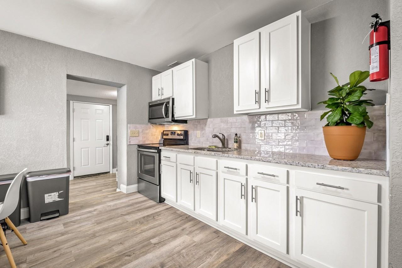 Orlando Ave - Photo 5 of 9