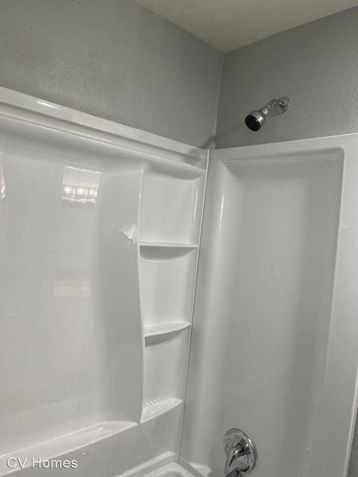 1453 8th St - Photo 3 of 26