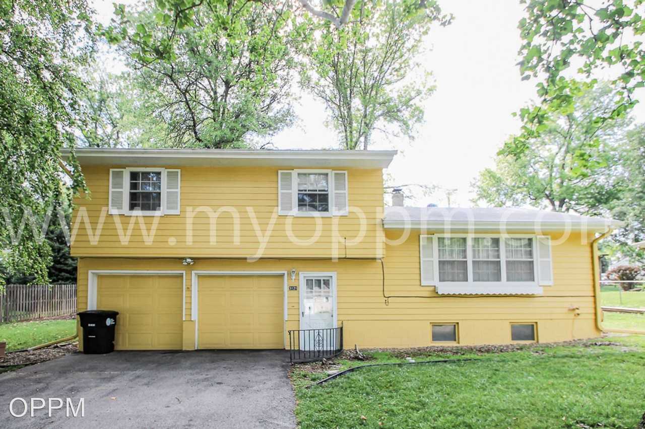 3121 S 106th St - Photo 2 of 18