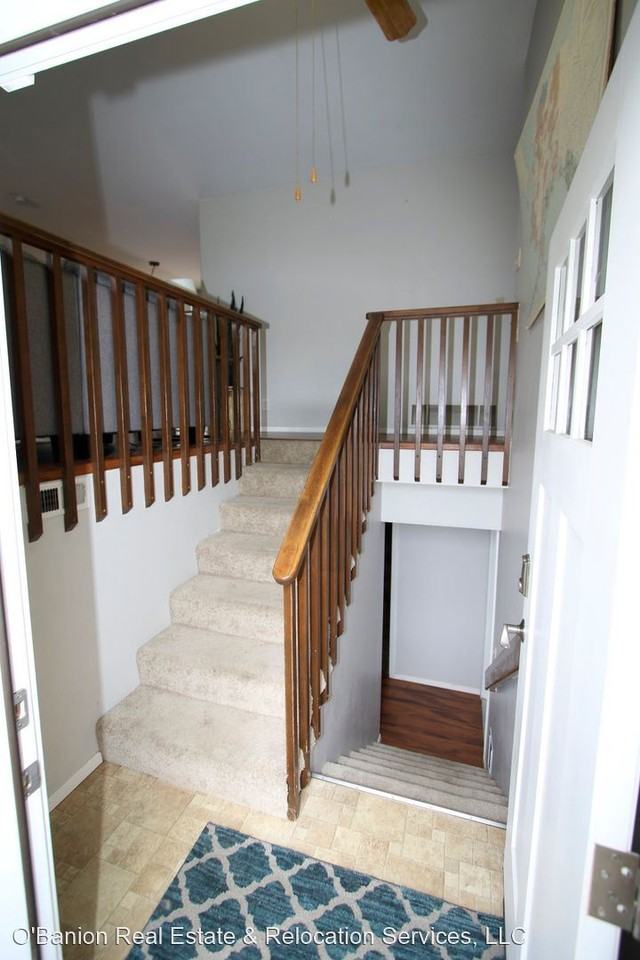 16642 Riddell Cir - Photo 3 of 21