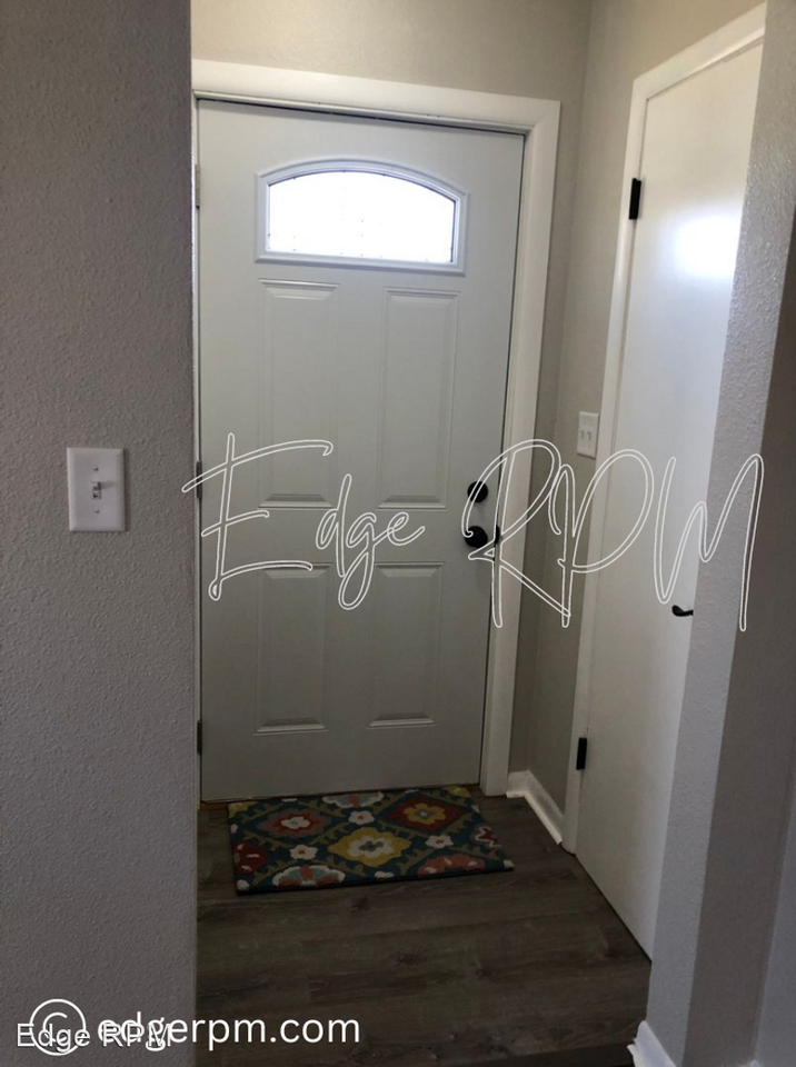 708 Minnesota St - Photo 3 of 27