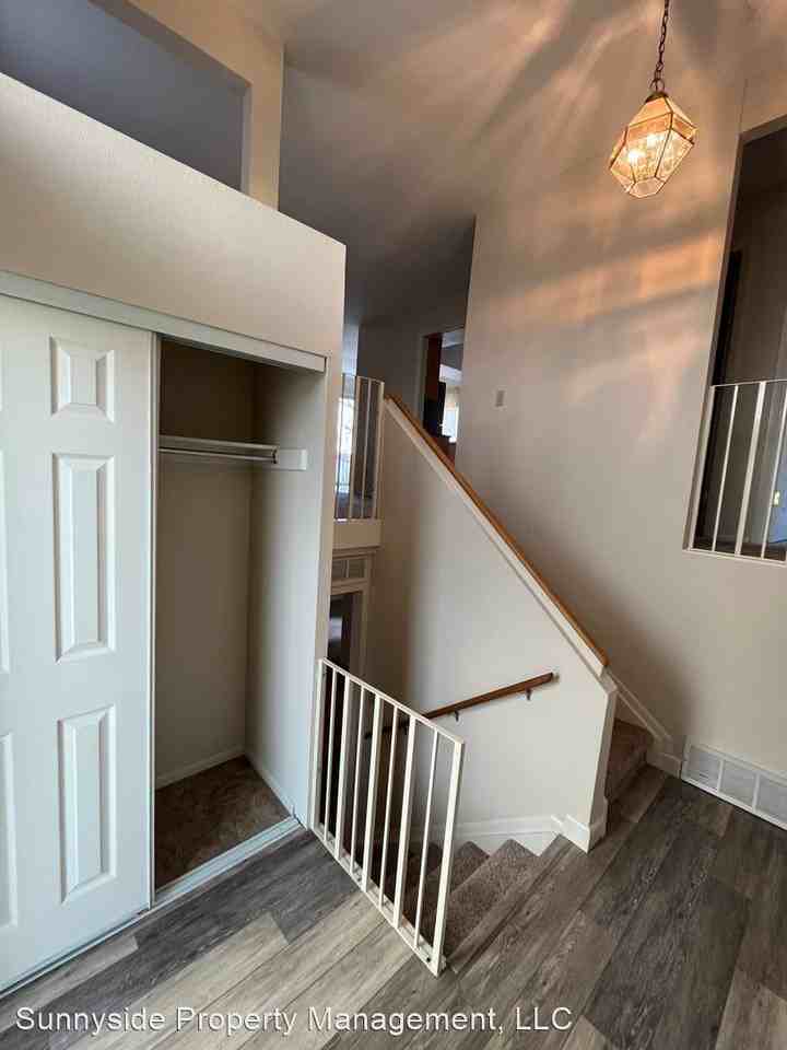 13048 King Cir - Photo 3 of 35