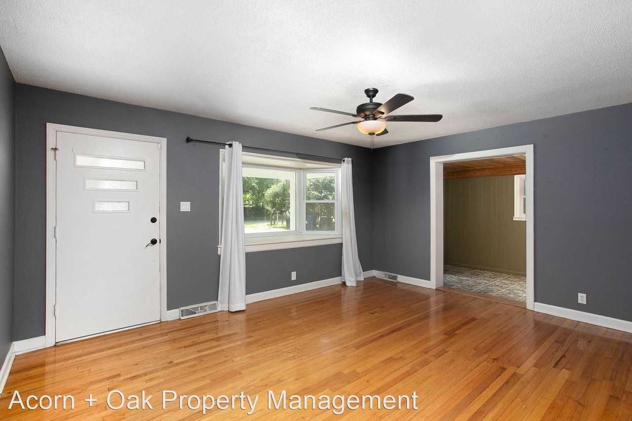 210 Landsbury Dr - Photo 2 of 15