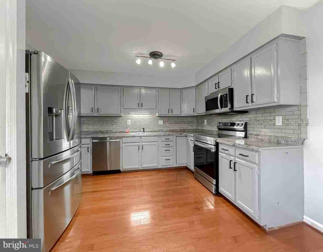 13200 Clipper Cir - Photo 3 of 16