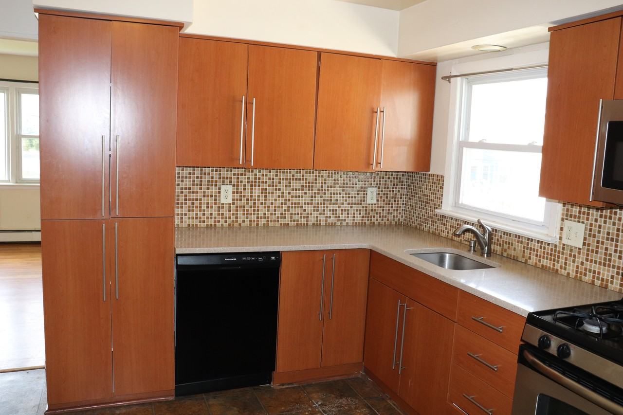 33 N Willow St - Photo 3 of 8
