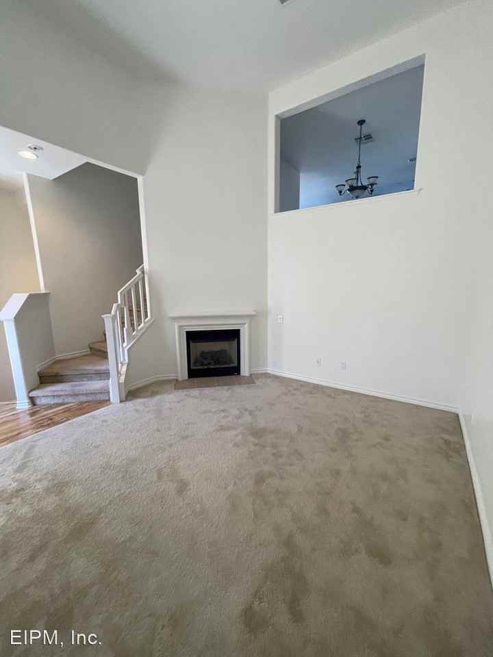 340 Mallory Way #105 - Photo 3 of 16