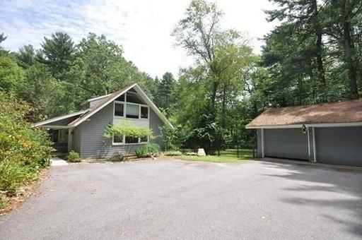 44 The Valley Rd - Photo 2 of 15