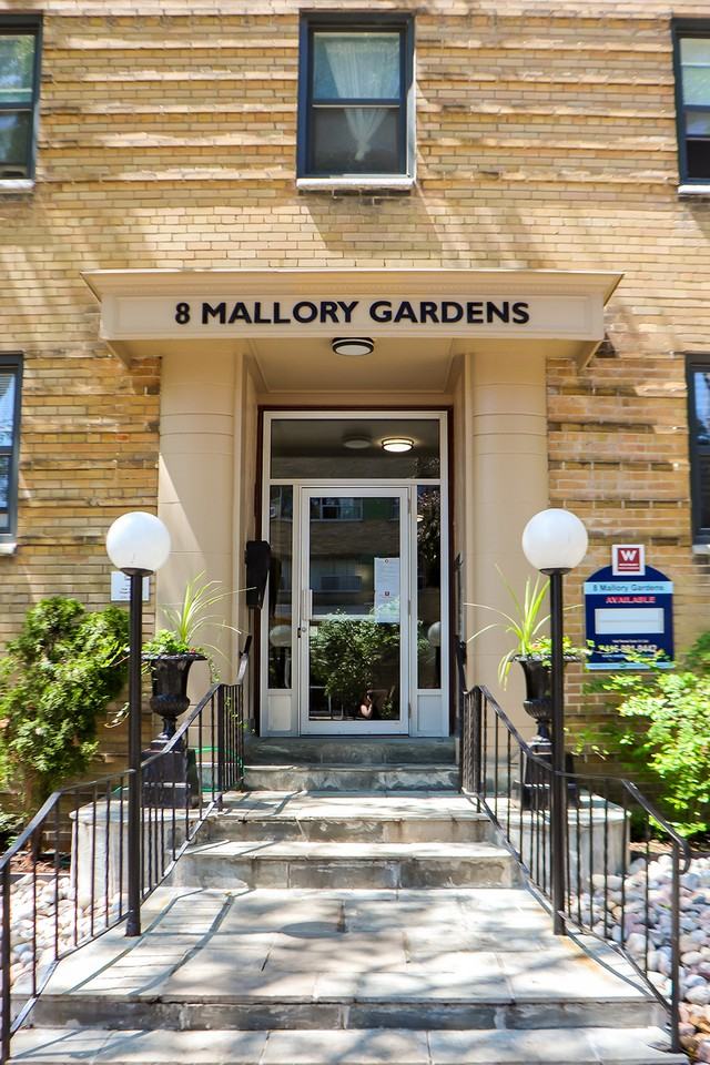 1 & 8 Mallory Gardens, Toronto - Photo 3 of 29