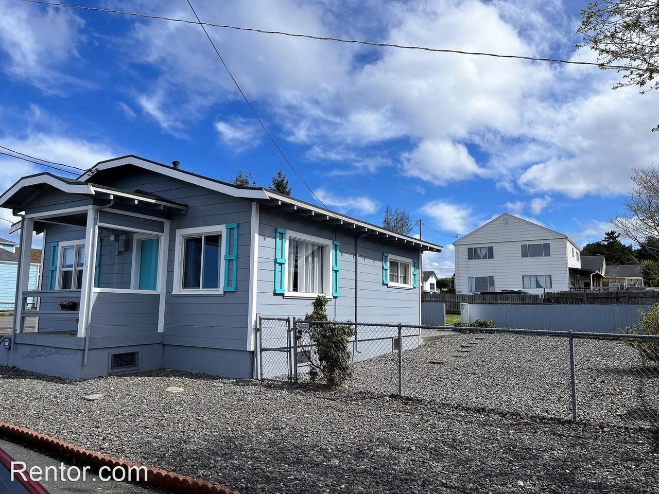 587 Franklin St - Photo 2 of 20