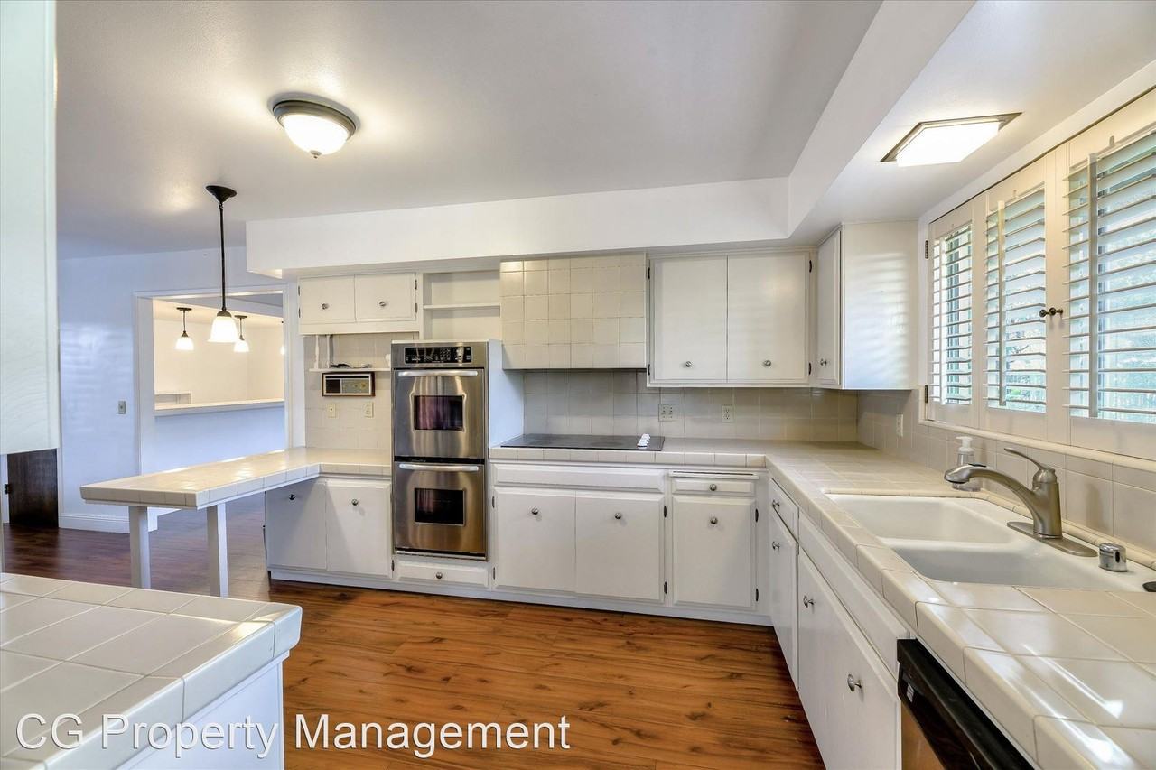 292 Marchmont Dr - Photo 2 of 29