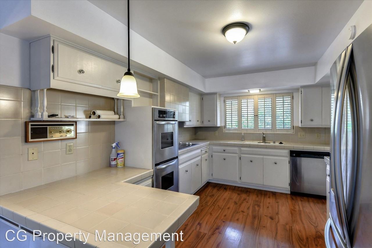 292 Marchmont Dr - Photo 3 of 29