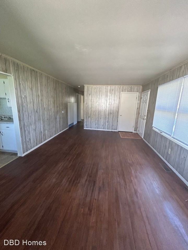 2808 Drexel Ave - Photo 2 of 7