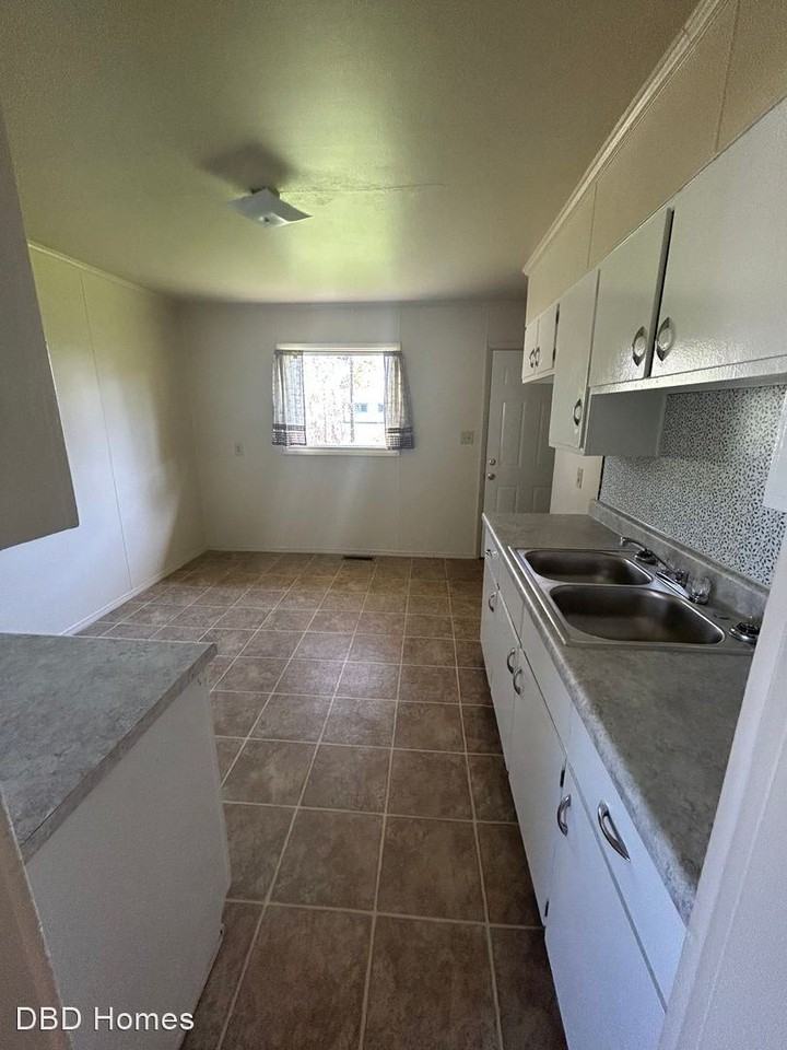 2808 Drexel Ave - Photo 3 of 7
