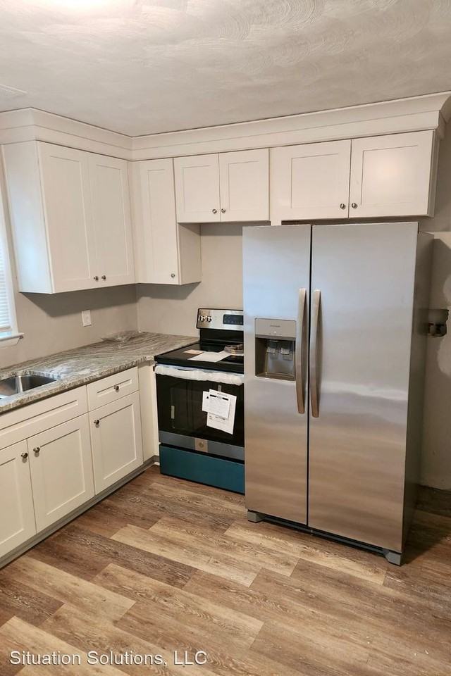 2249B Paris St - Photo 2 of 11
