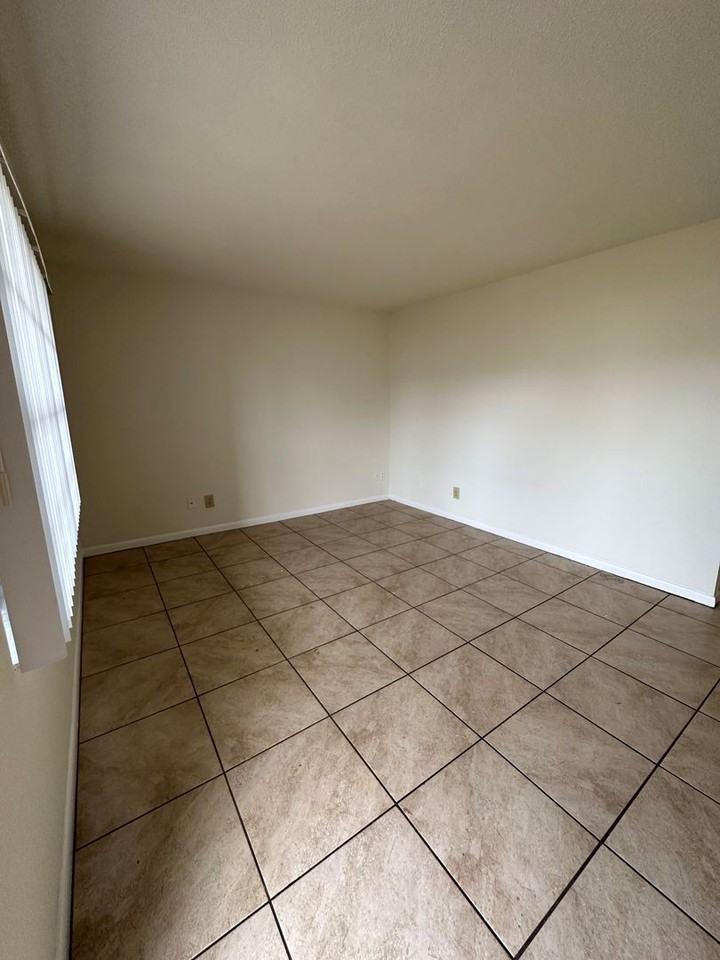 5810 Charlton  Drive 5810 - 5812 - Photo 2 of 7