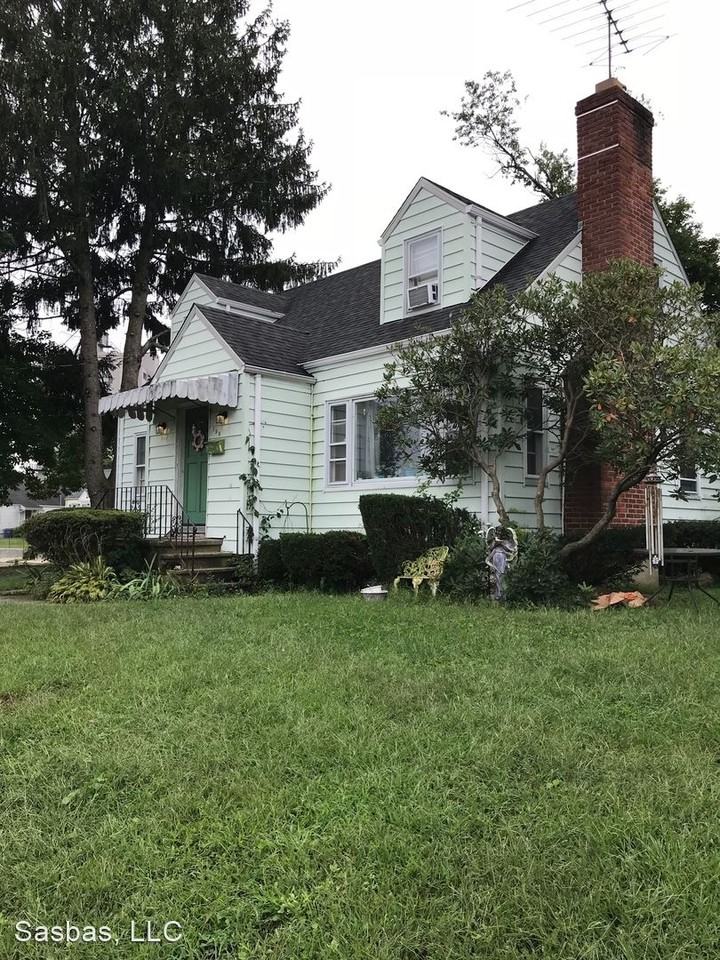 195 Stratfield Pl - Photo 2 of 2