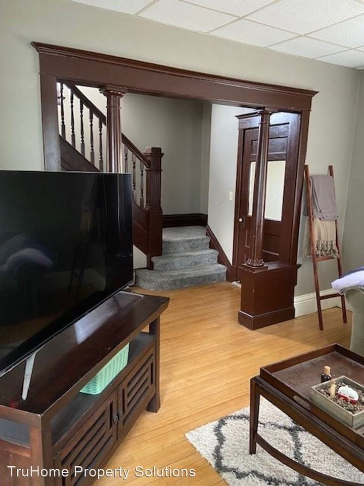 812 10th St N - Photo 2 of 30