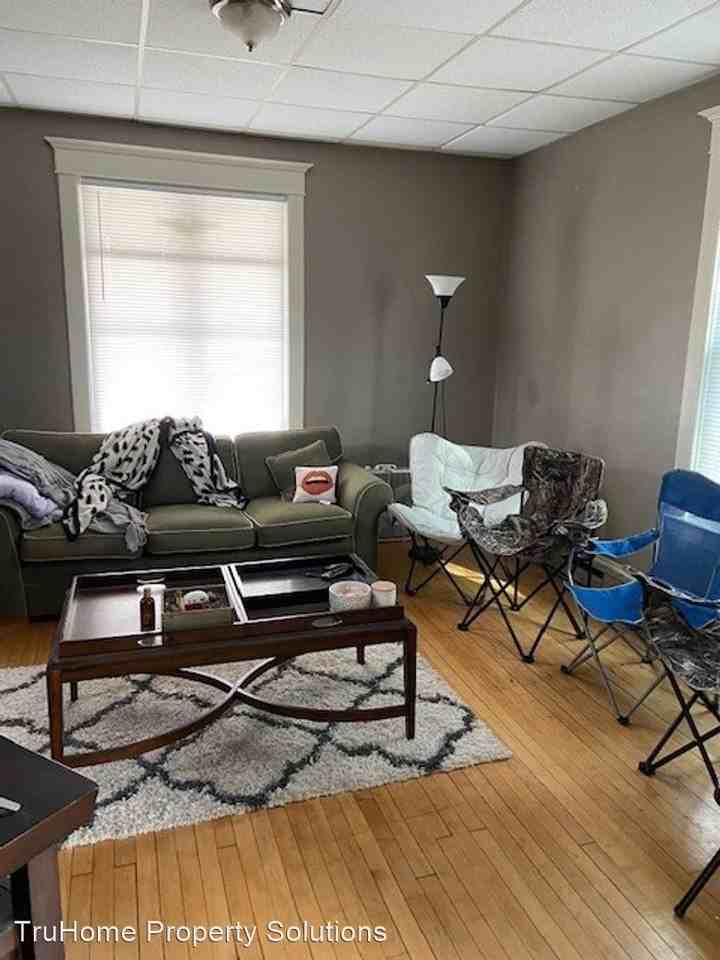 812 10th St N - Photo 3 of 30