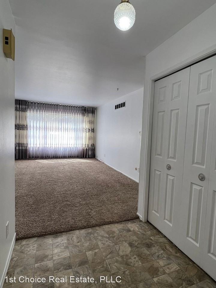 1363 W Lake Lansing Rd - Photo 2 of 18