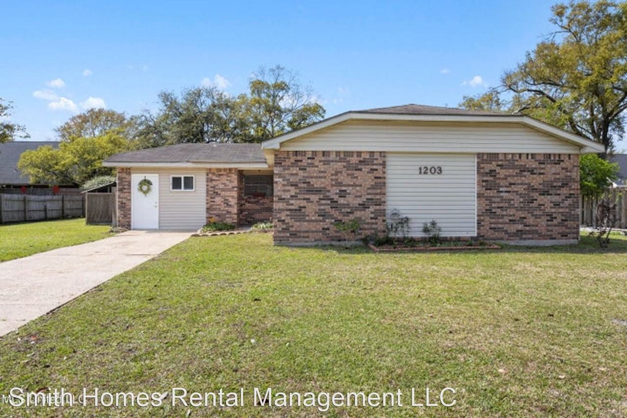 1203 Pawnee St - Photo 2 of 9