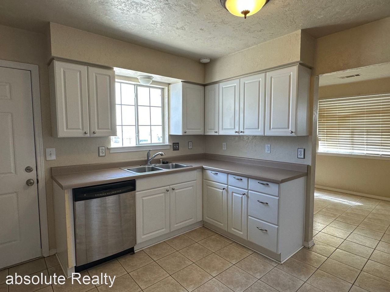 2005 N Hidden Valley Ln - Photo 2 of 16