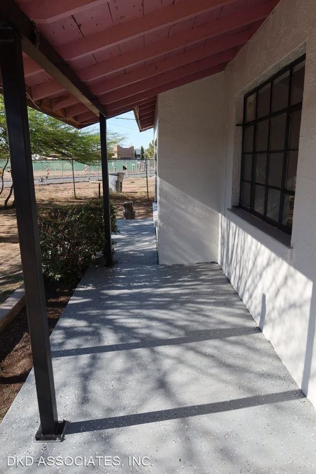 221 New Haven Dr - Photo 2 of 14