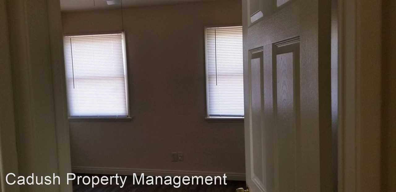 307 W Avenue J10 - Photo 2 of 8