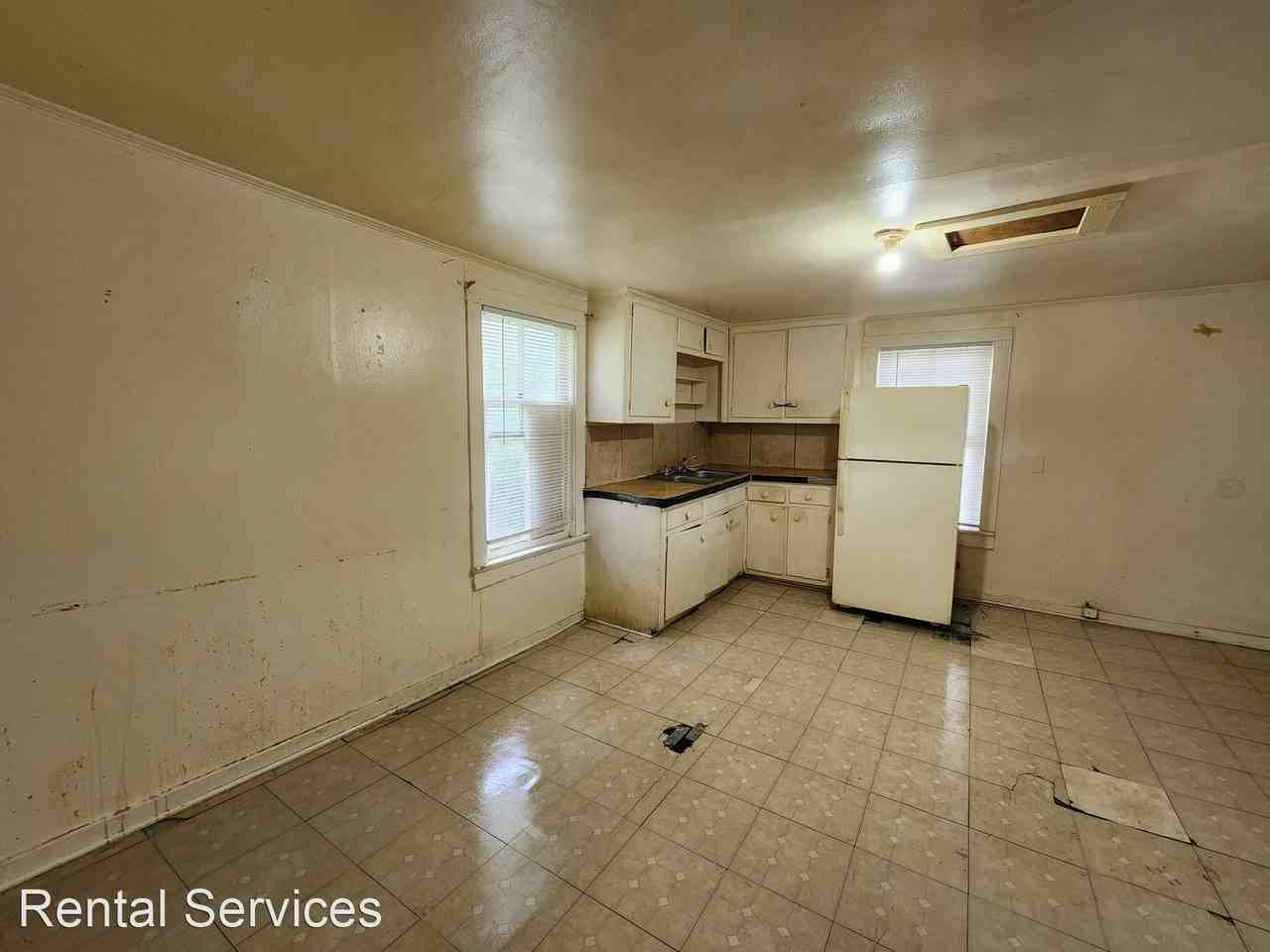 3490 Park A & B (duplex) - Photo 2 of 5