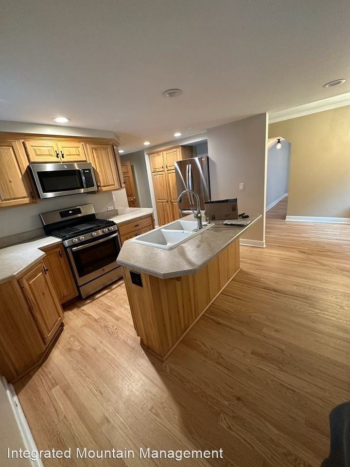 1004 Bennett Ave - Photo 2 of 28