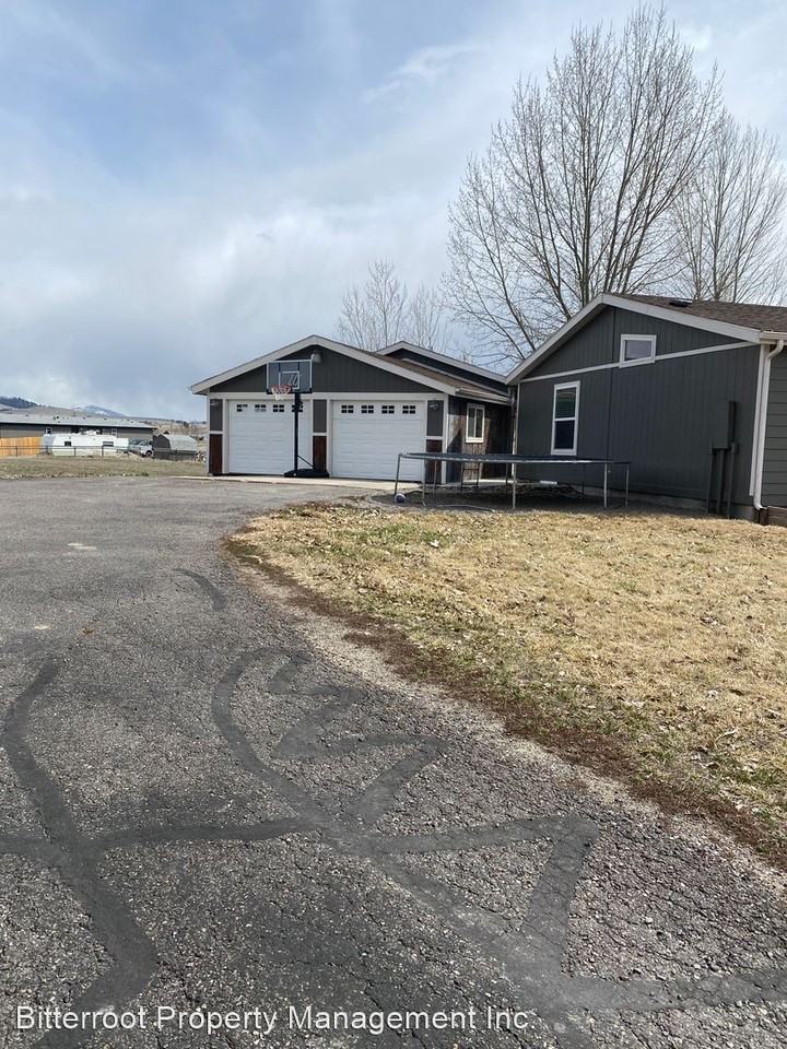 9806 Wheatgrass Ln - Photo 2 of 31