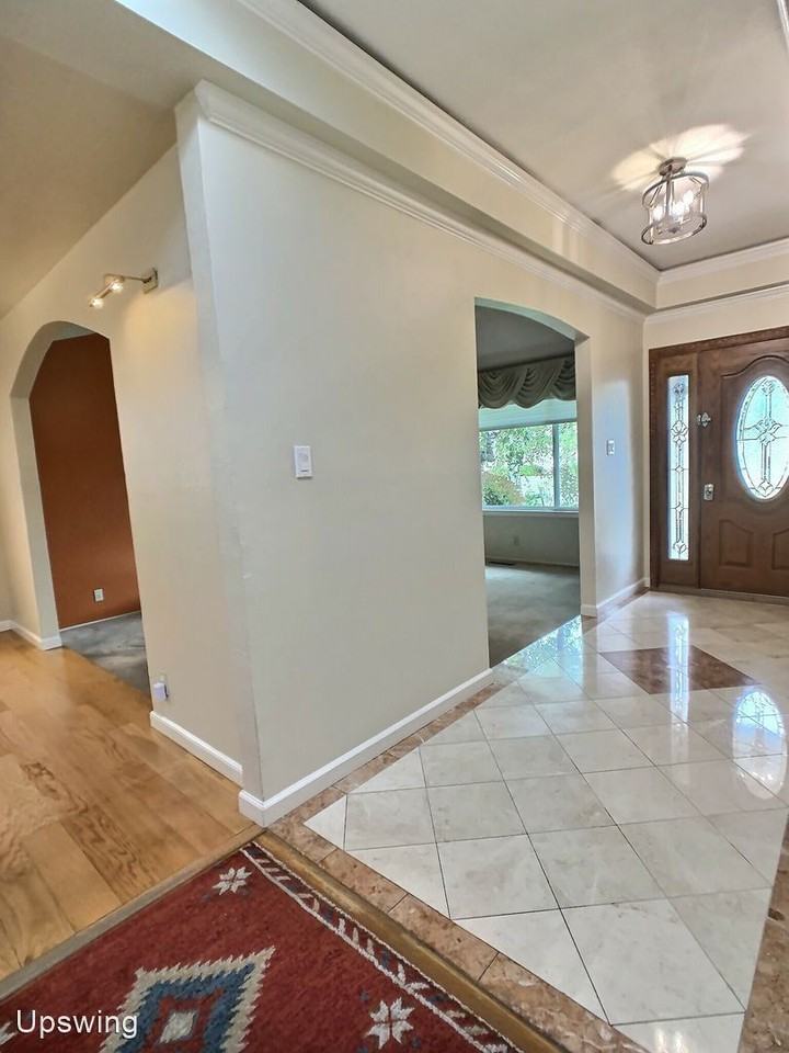 5860 Allen Ave - Photo 3 of 20