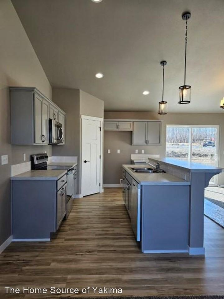 109 Walnut St - Photo 2 of 22