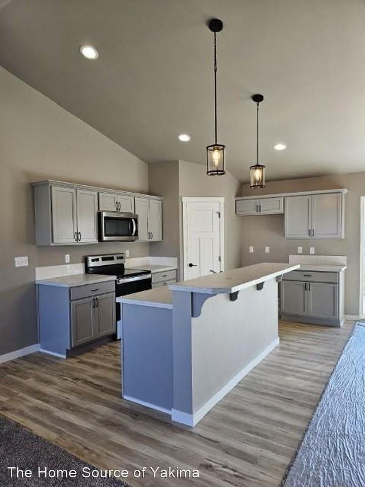 109 Walnut St - Photo 3 of 22