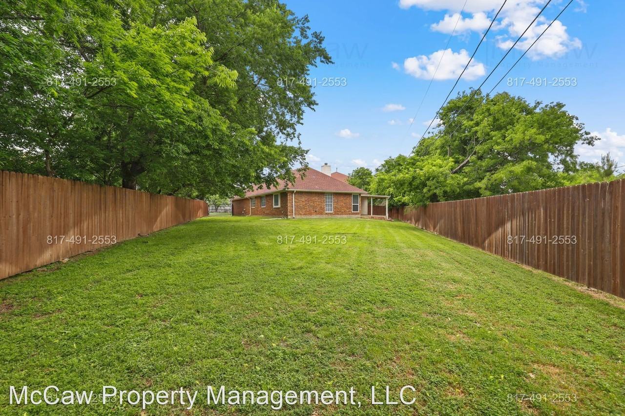 901 Grasswood Dr - Photo 2 of 17