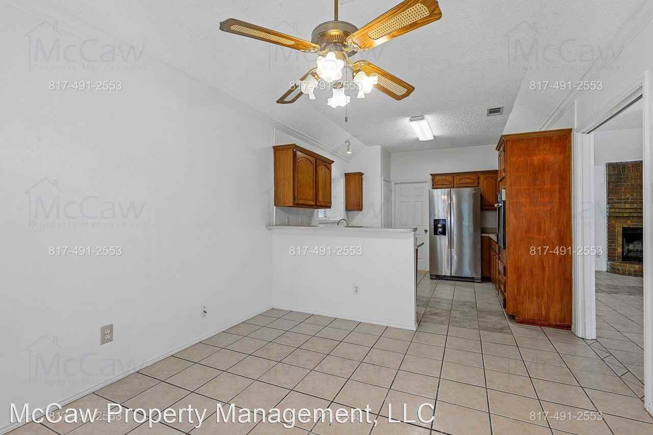901 Grasswood Dr - Photo 3 of 17