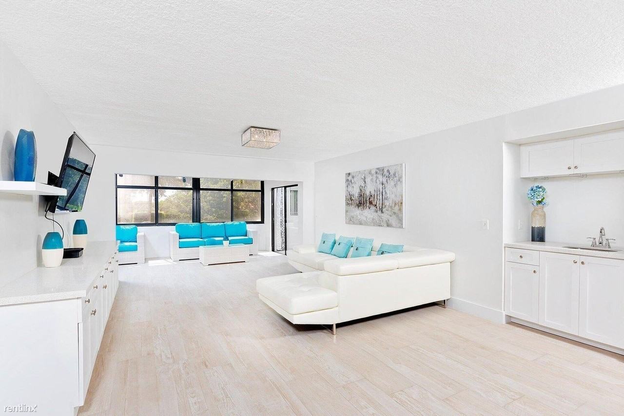 12568 Shoreline Dr #201